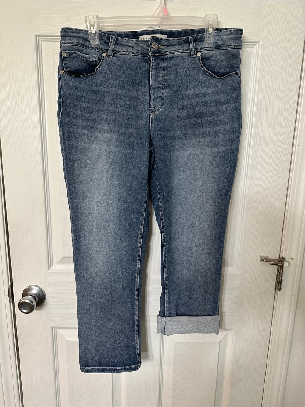 Cato Women's Cropped Ankle Jeans in Medium Blue Wash